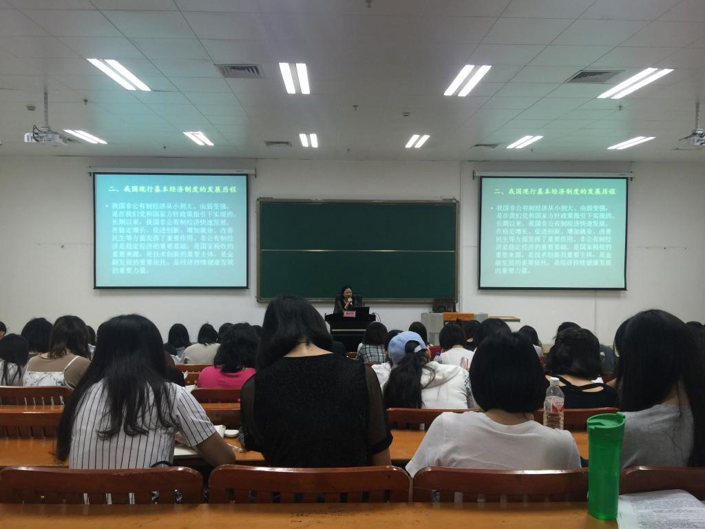 广西壮族自治区发展和改革委员会规划处处长施庆华为365英国上市集团365英国上市集团员工授课